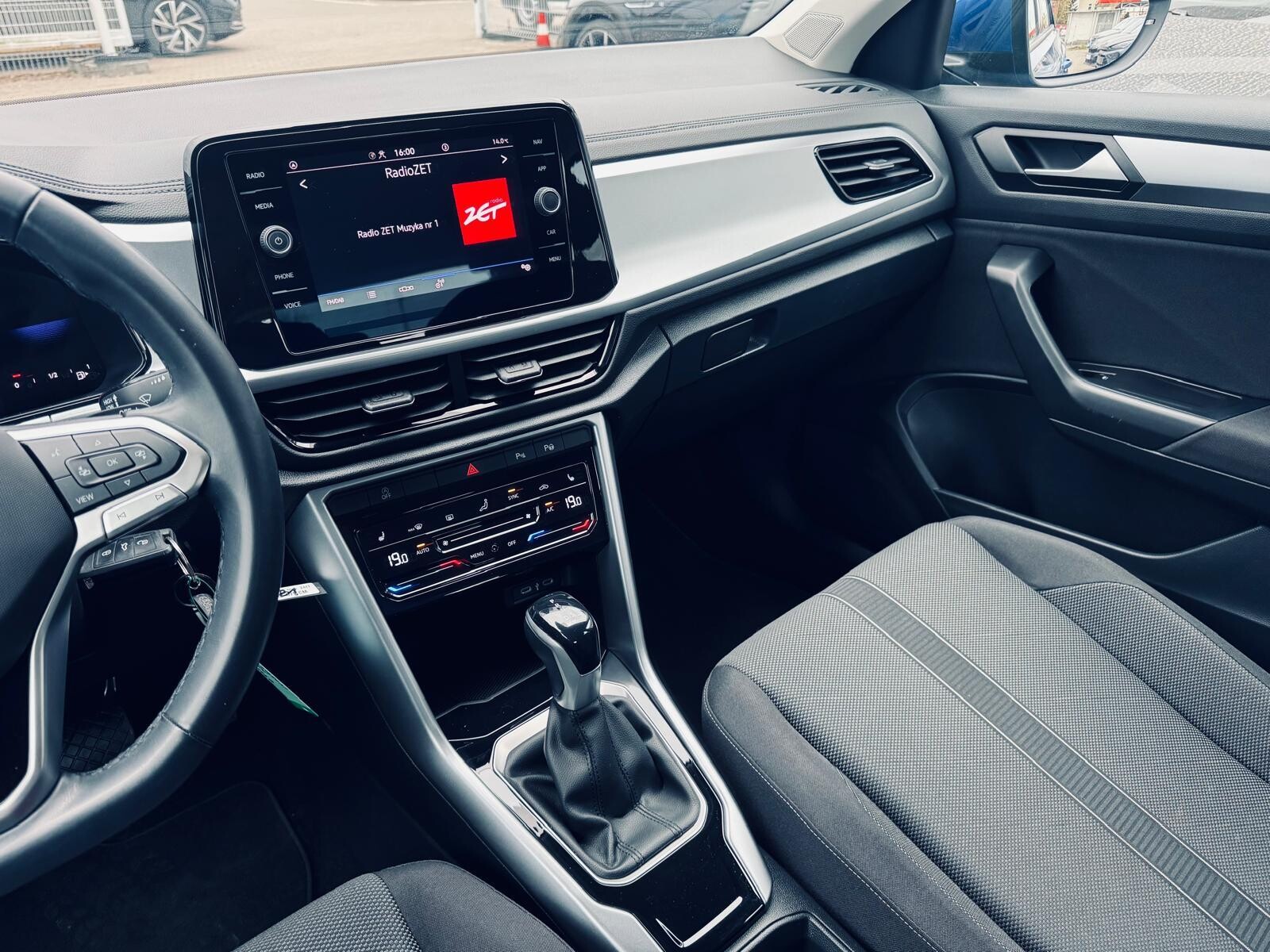 Volkswagen T-Roc - zdjęcie 20