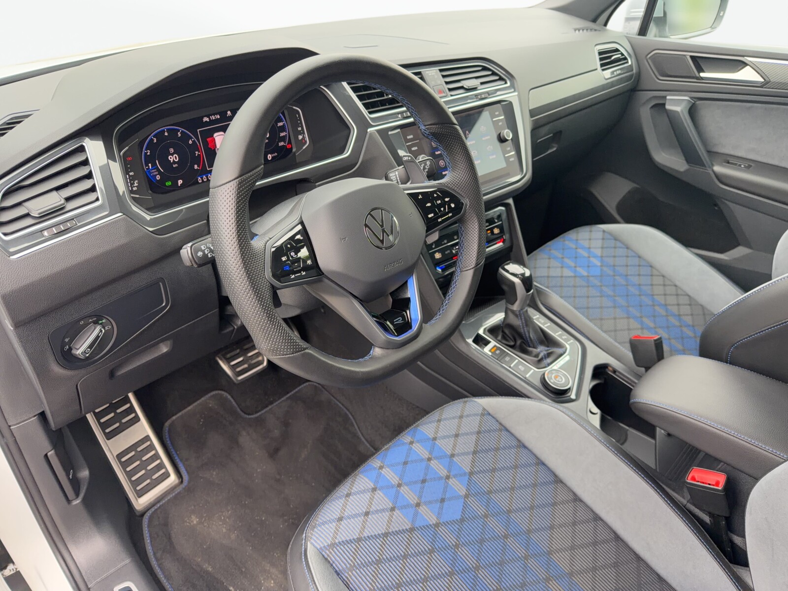 Volkswagen Tiguan - zdjęcie 9