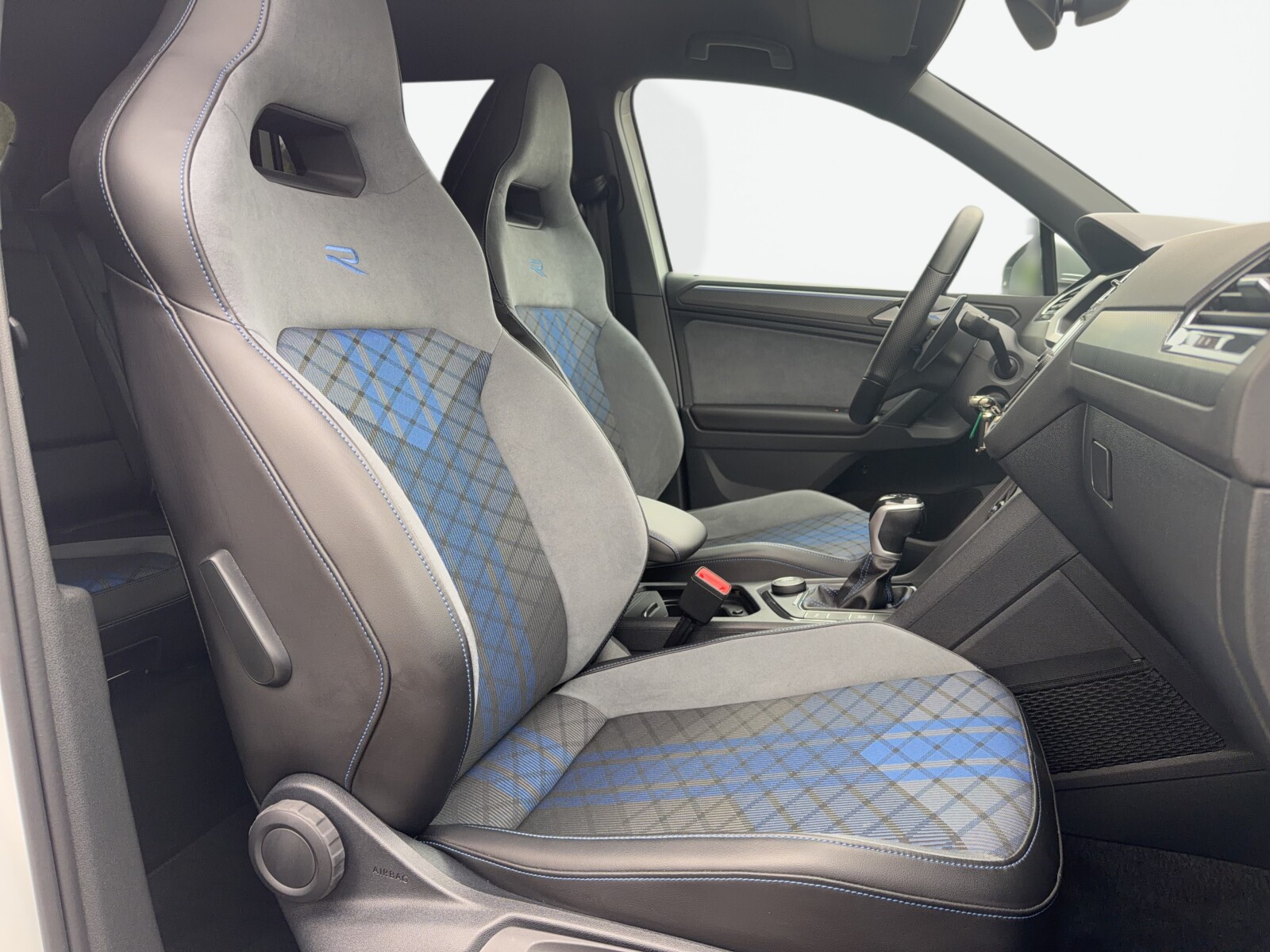 Volkswagen Tiguan - zdjęcie 19
