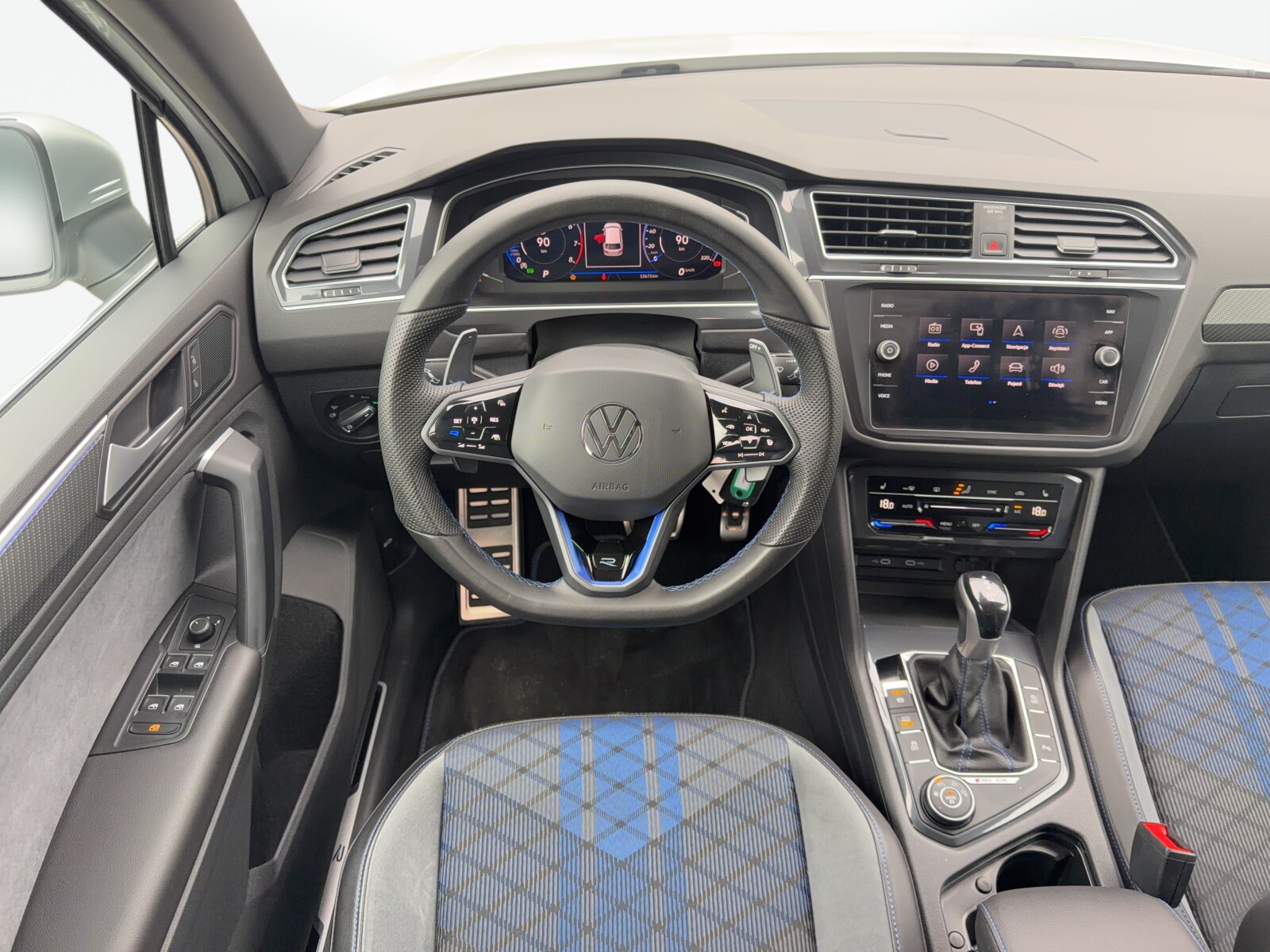 Volkswagen Tiguan - zdjęcie 14
