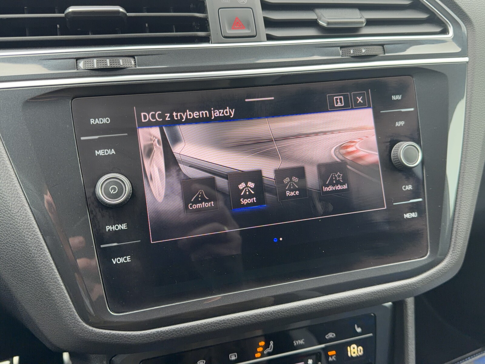 Volkswagen Tiguan - zdjęcie 27