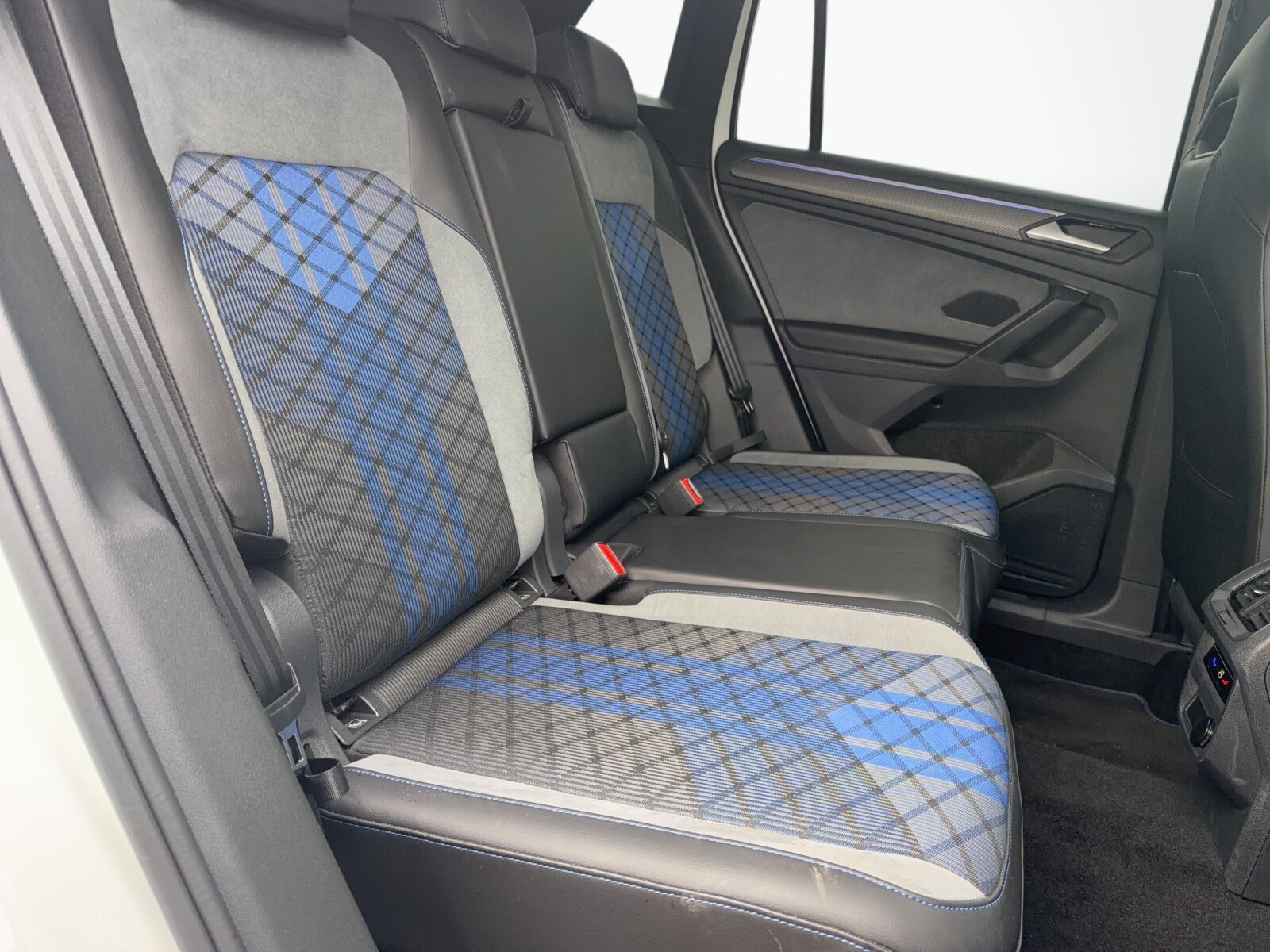 Volkswagen Tiguan - zdjęcie 17