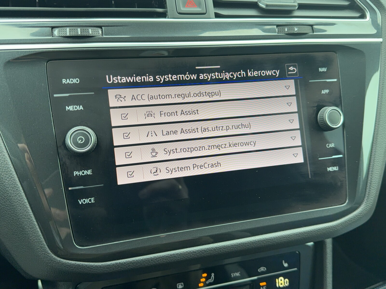 Volkswagen Tiguan - zdjęcie 31