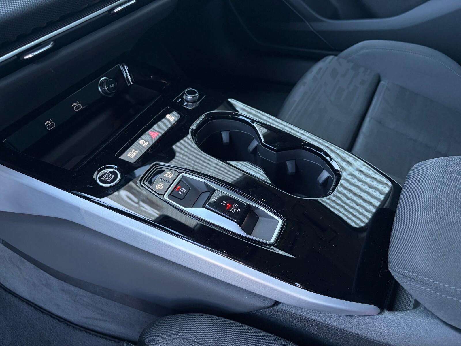 Audi A6 Avant - zdjęcie 19