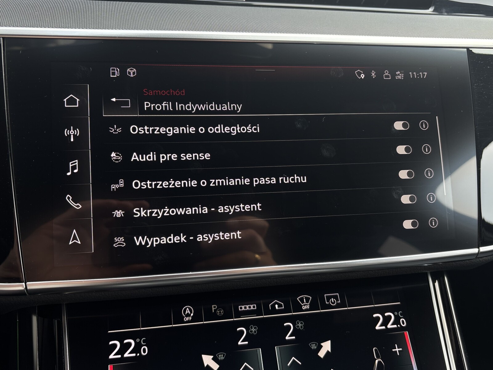 Audi A8 - zdjęcie 26