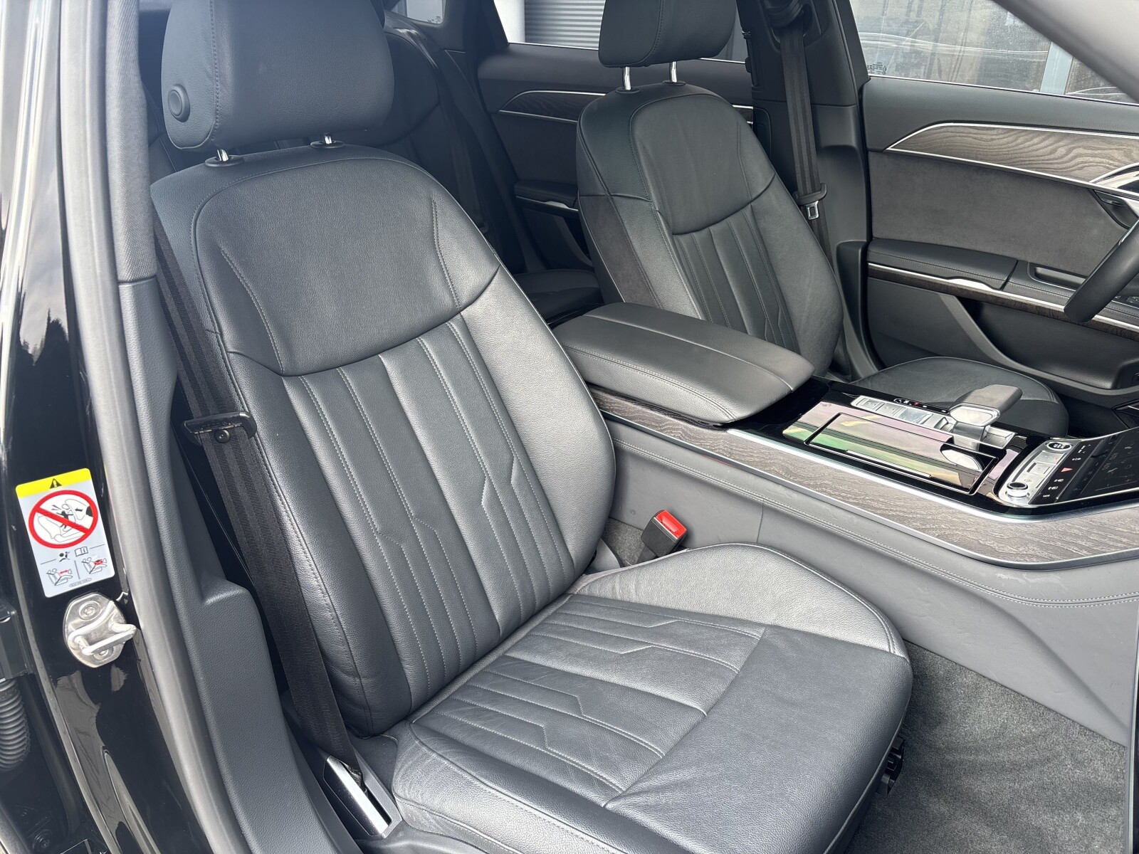 Audi A8 - zdjęcie 36