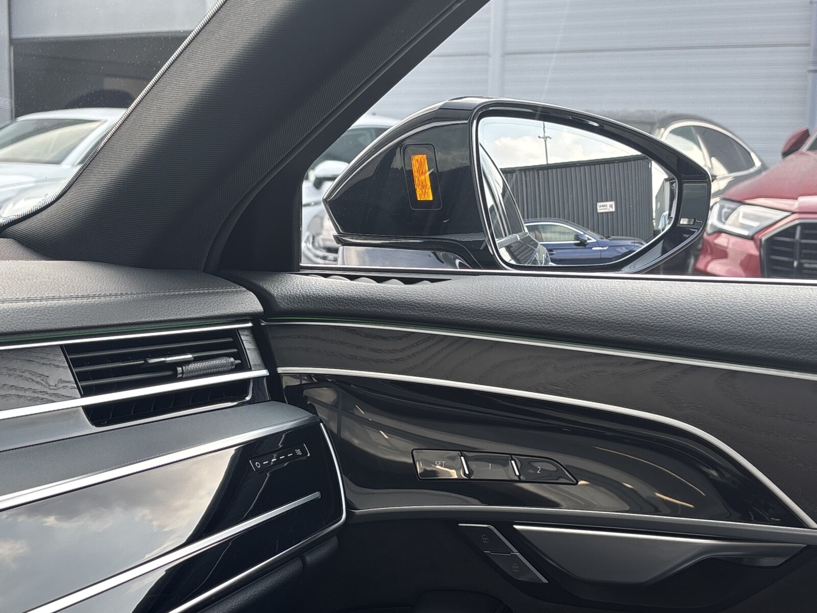 Audi A8 - zdjęcie 27