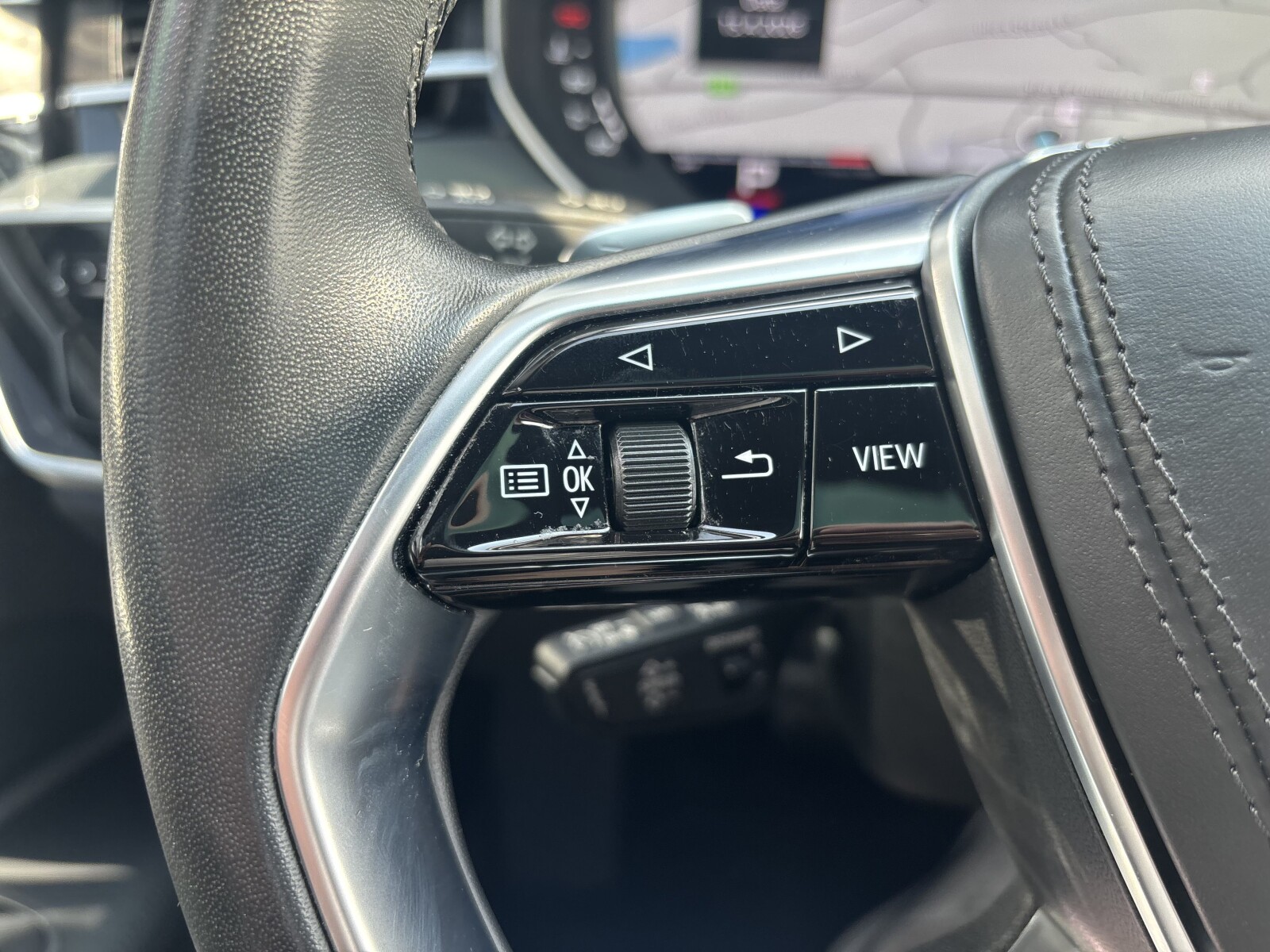 Audi A8 - zdjęcie 11