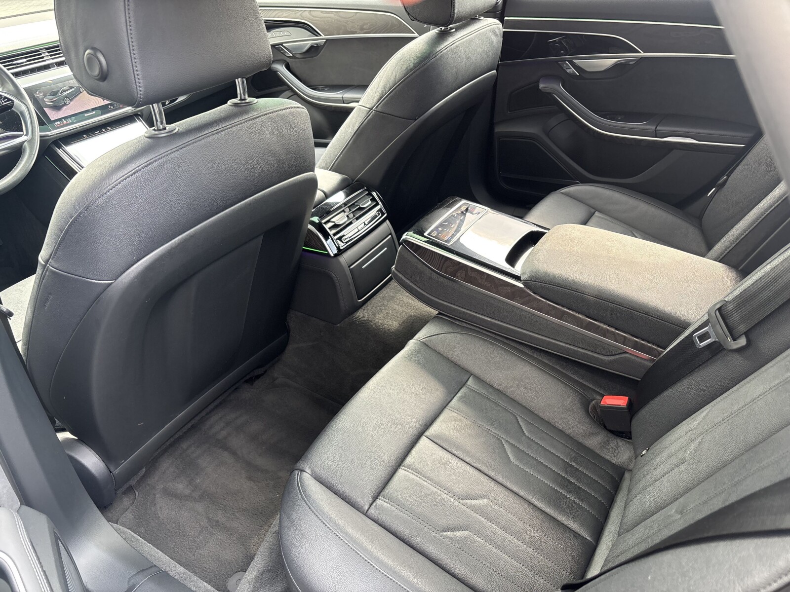 Audi A8 - zdjęcie 31