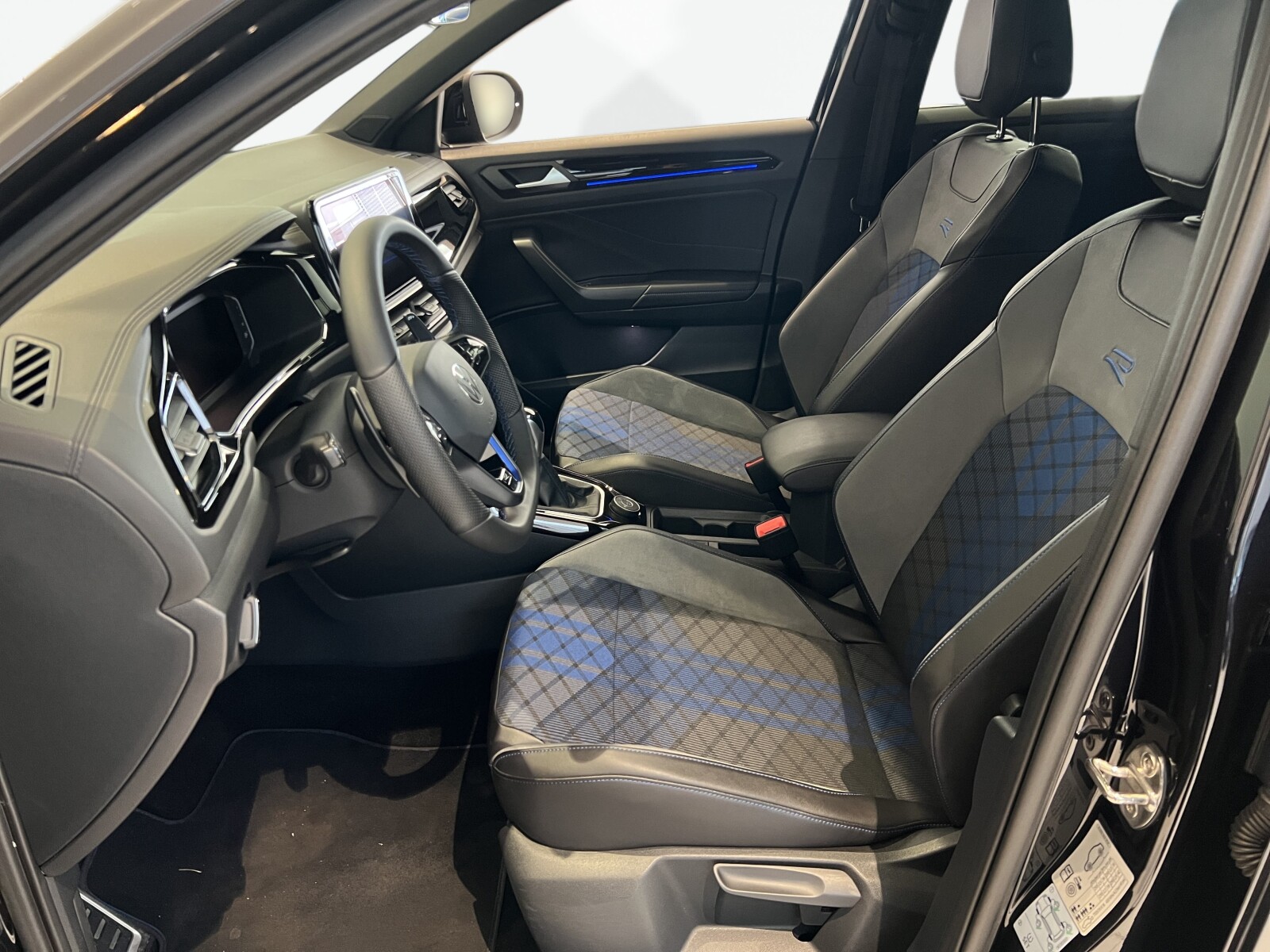 Volkswagen T-Roc - zdjęcie 19