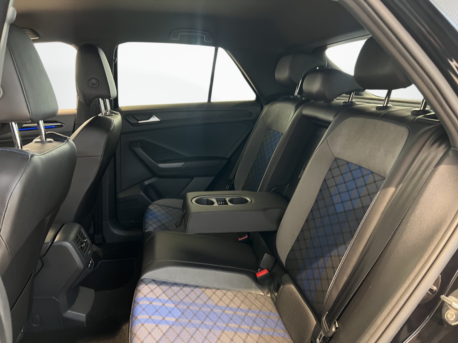 Volkswagen T-Roc - zdjęcie 9