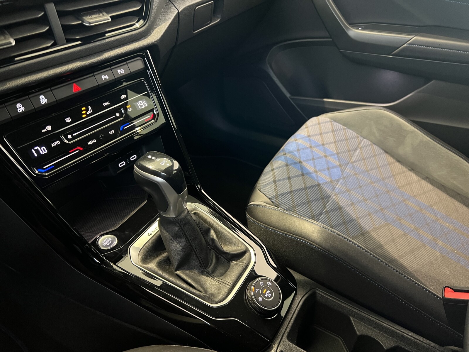 Volkswagen T-Roc - zdjęcie 10