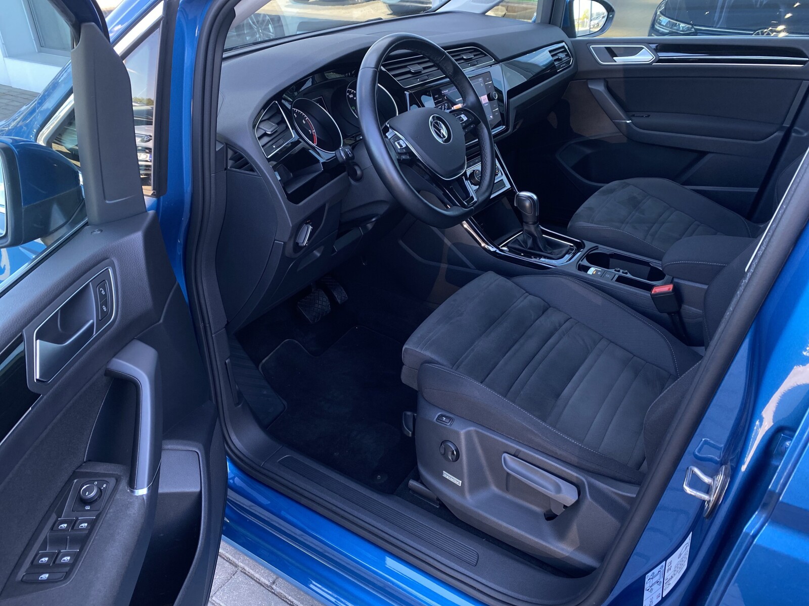 Volkswagen Touran - zdjęcie 9