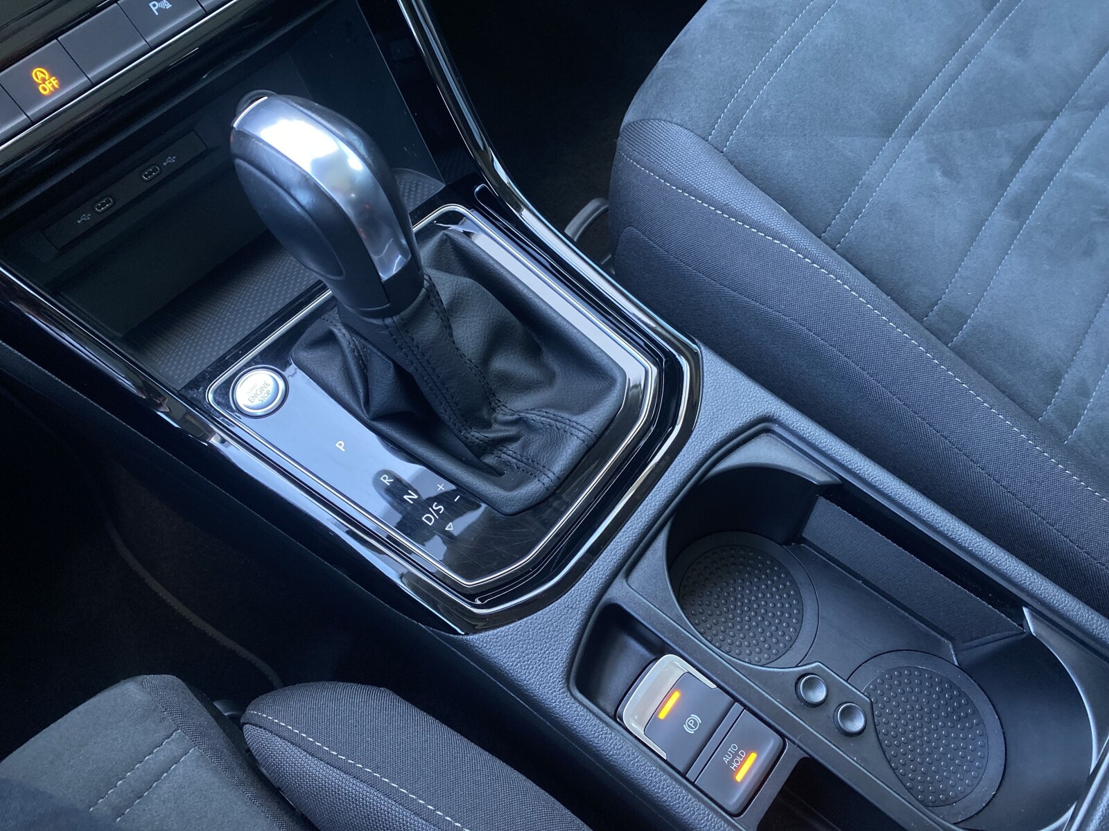 Volkswagen Touran - zdjęcie 17