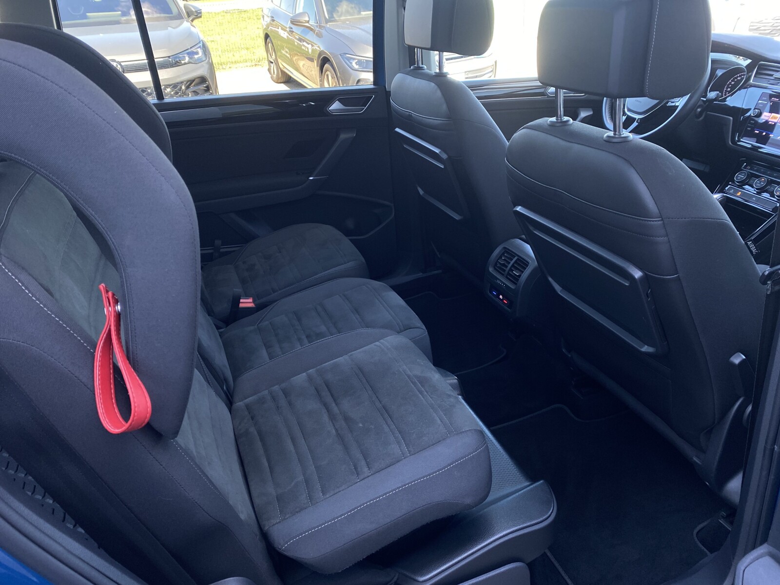 Volkswagen Touran - zdjęcie 29