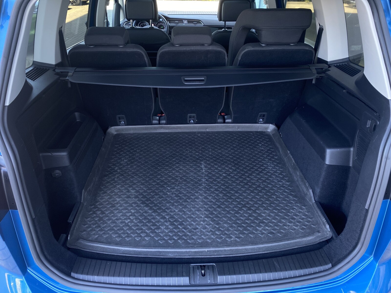 Volkswagen Touran - zdjęcie 31