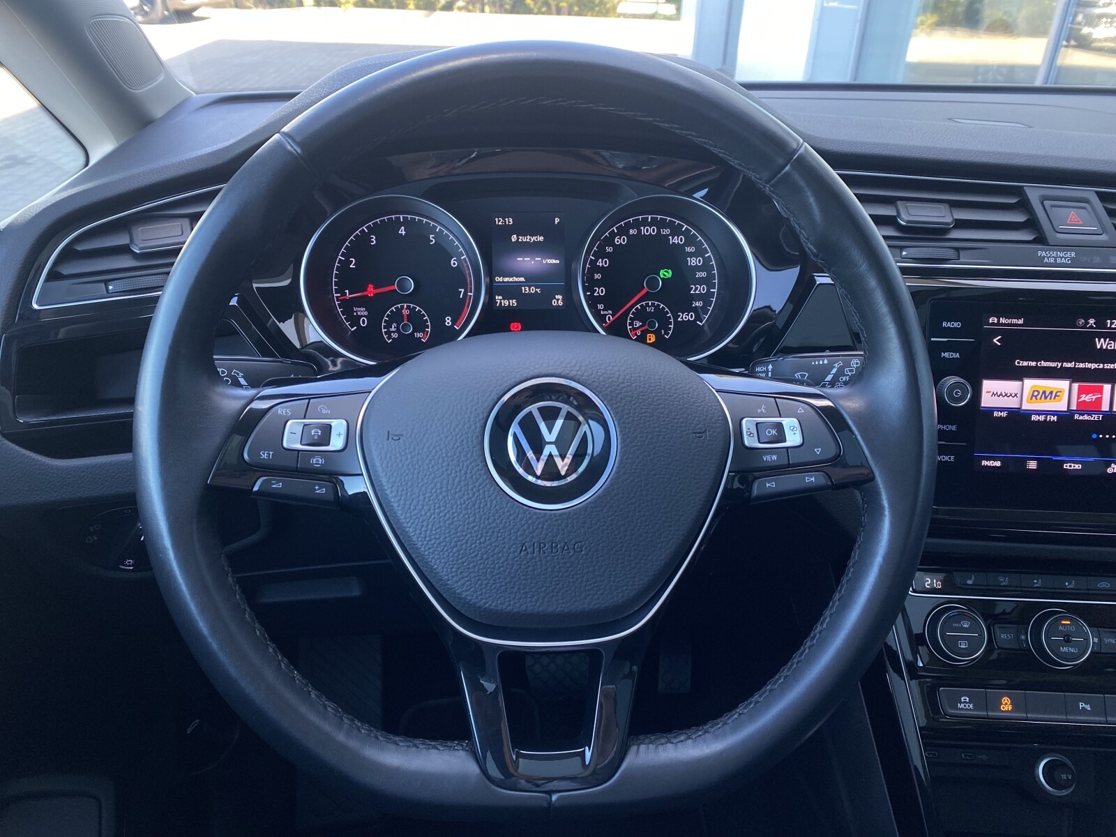 Volkswagen Touran - zdjęcie 13