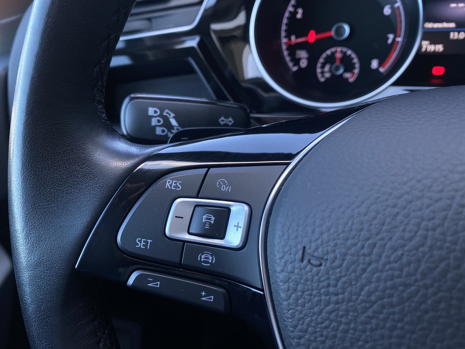 Volkswagen Touran - zdjęcie 14
