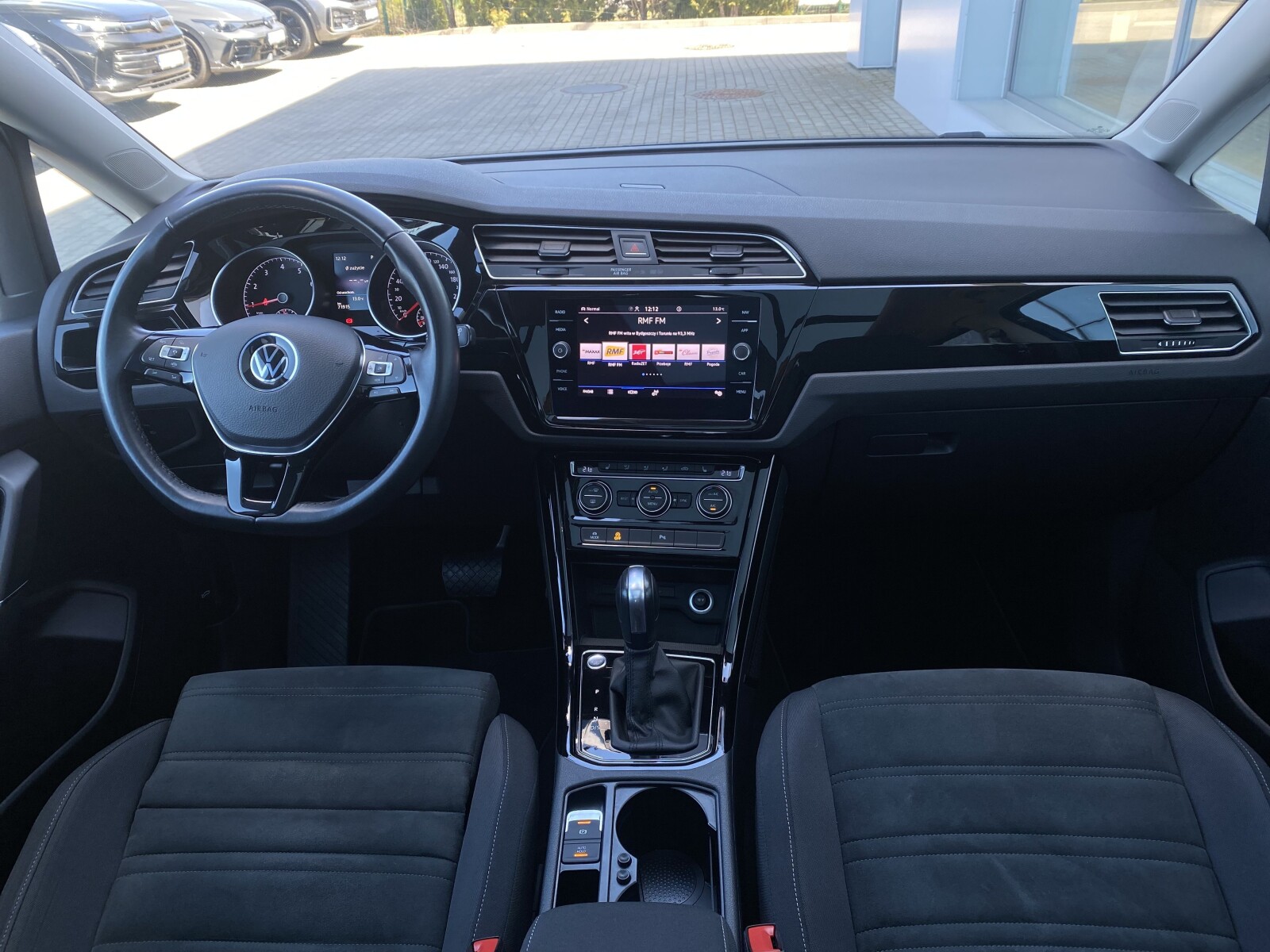 Volkswagen Touran - zdjęcie 12