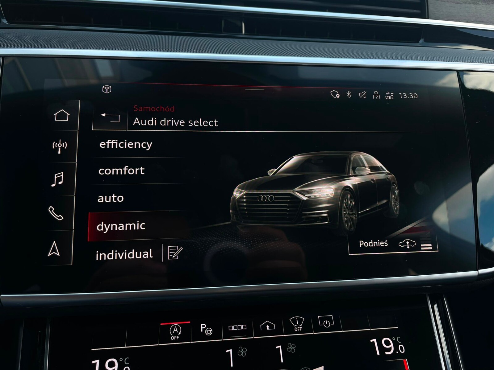 Audi A8 - zdjęcie 30