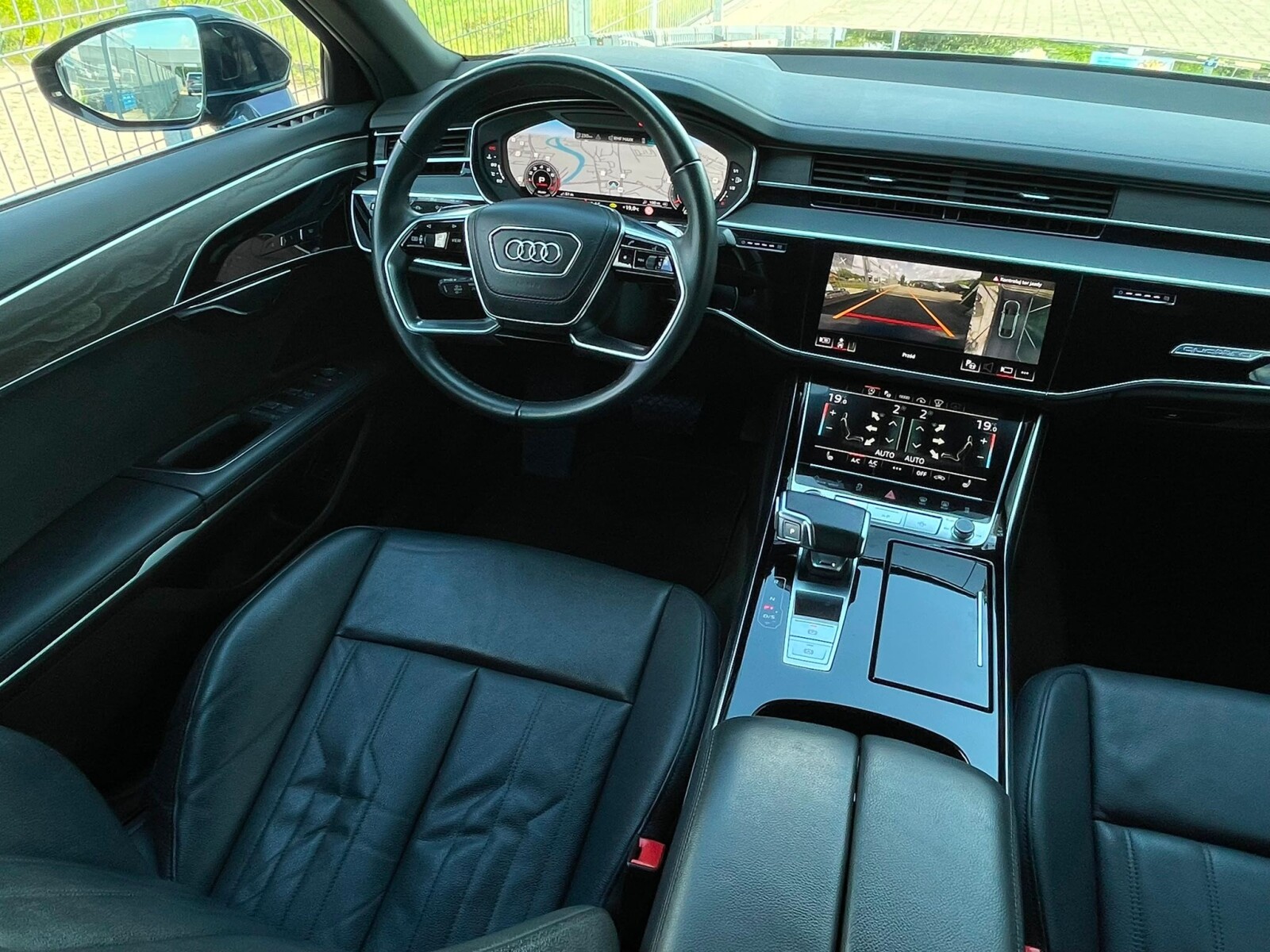 Audi A8 - zdjęcie 14