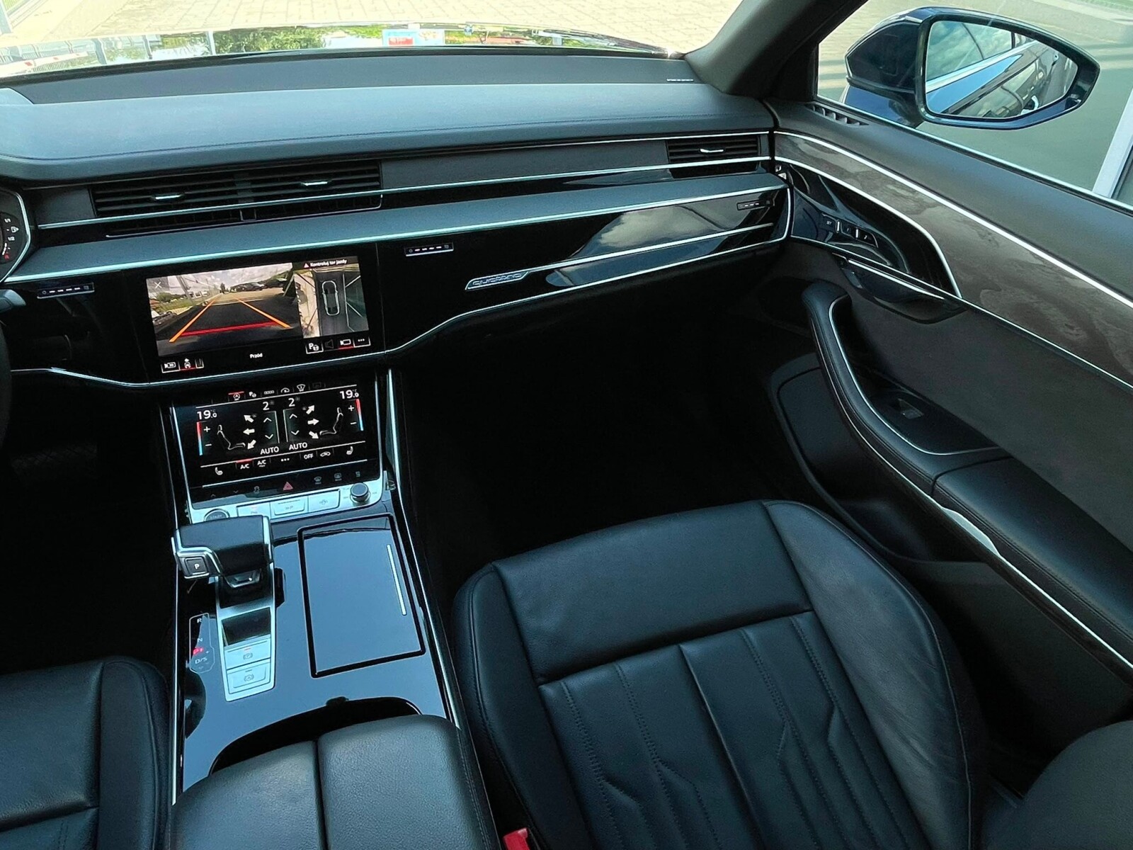 Audi A8 - zdjęcie 16