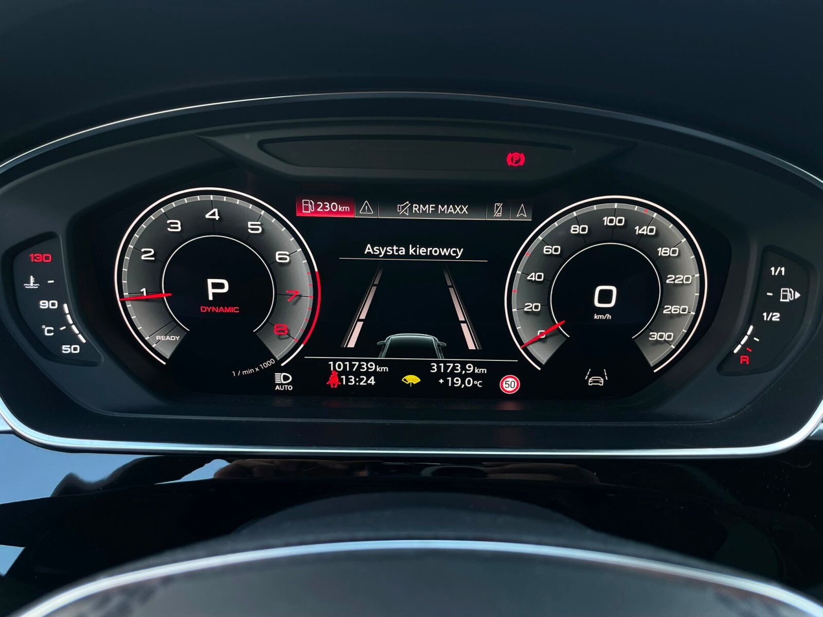 Audi A8 - zdjęcie 27