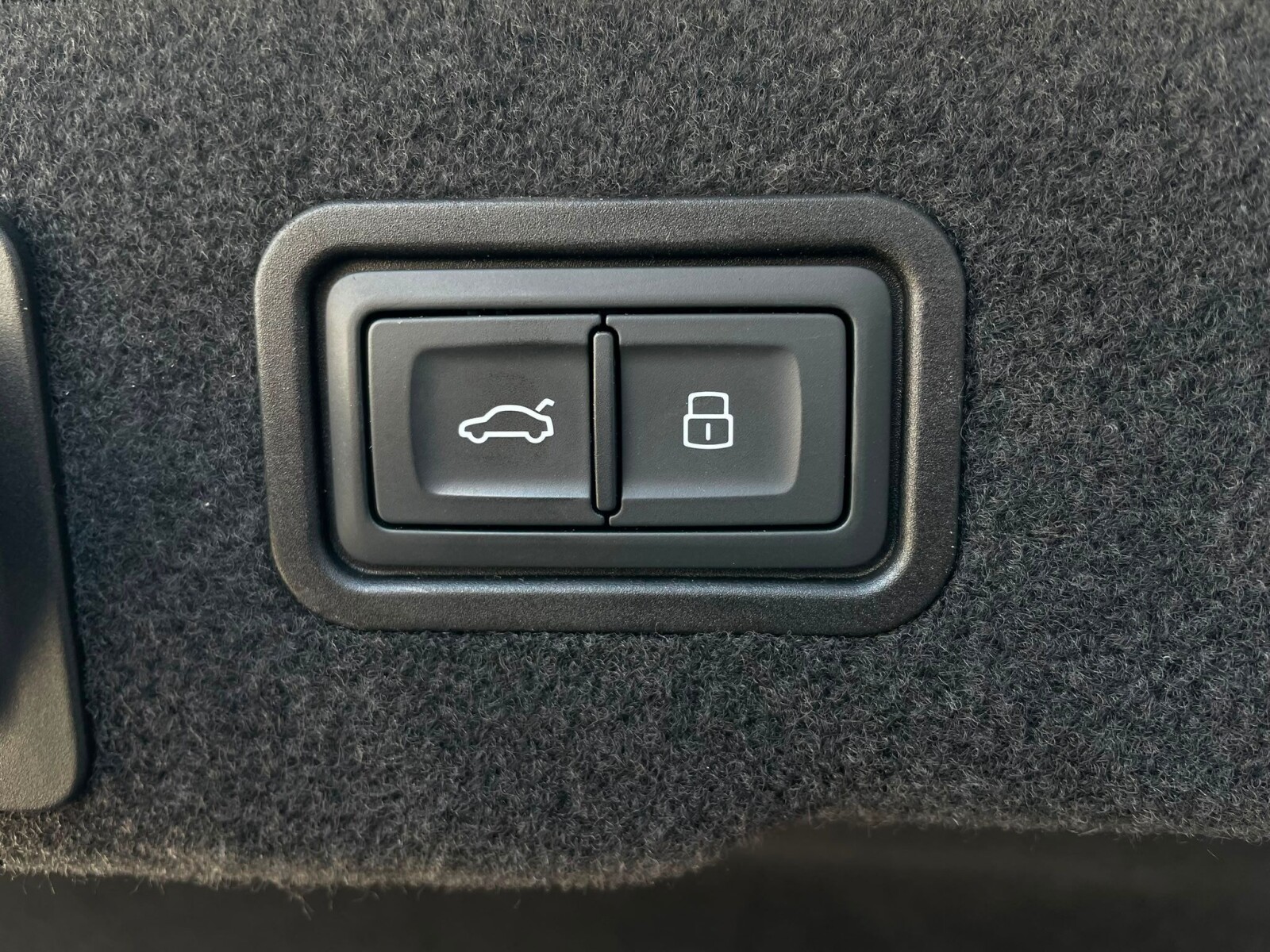 Audi A8 - zdjęcie 9