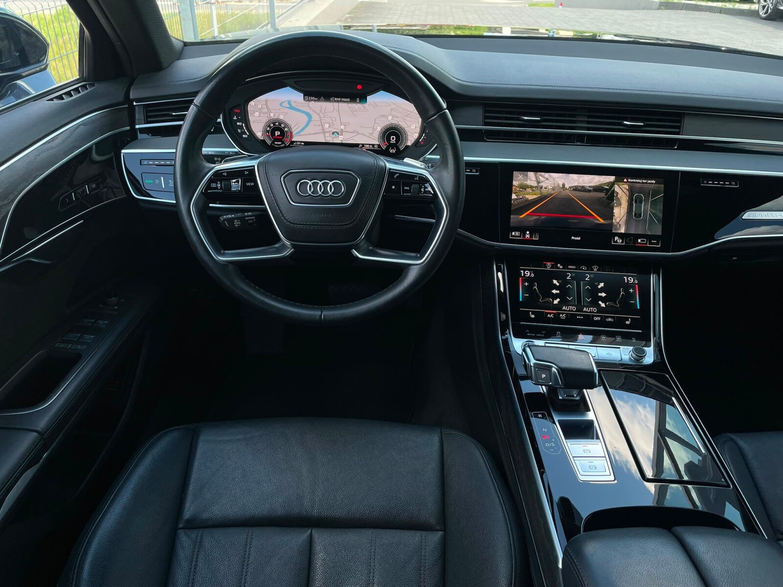 Audi A8 - zdjęcie 17