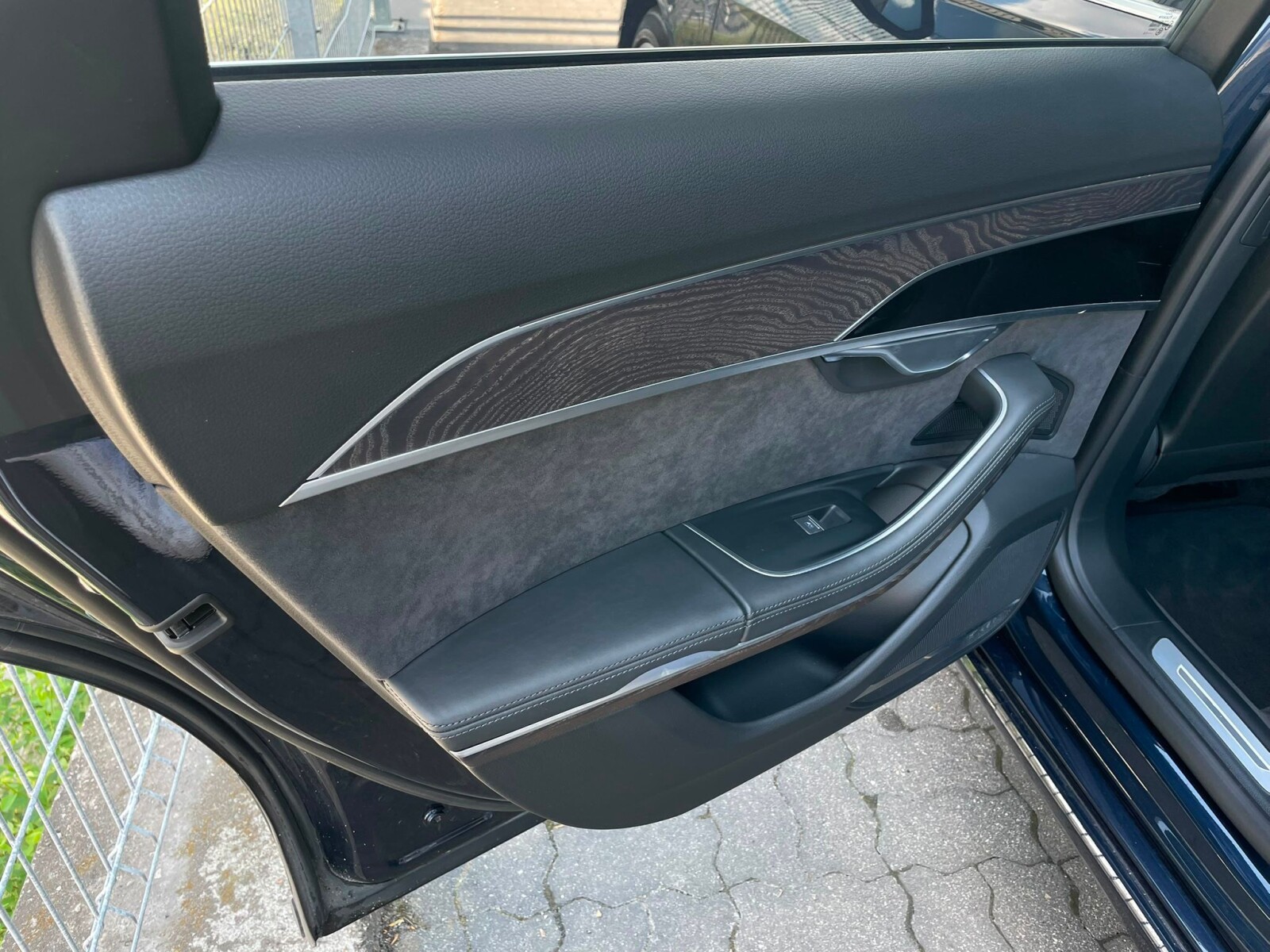 Audi A8 - zdjęcie 10