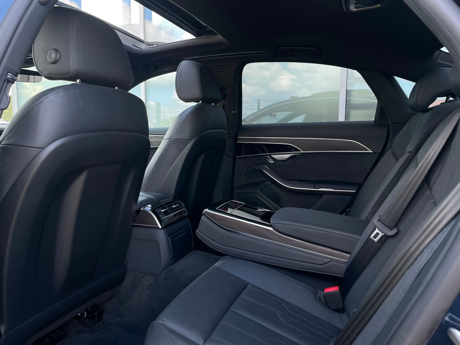 Audi A8 - zdjęcie 11