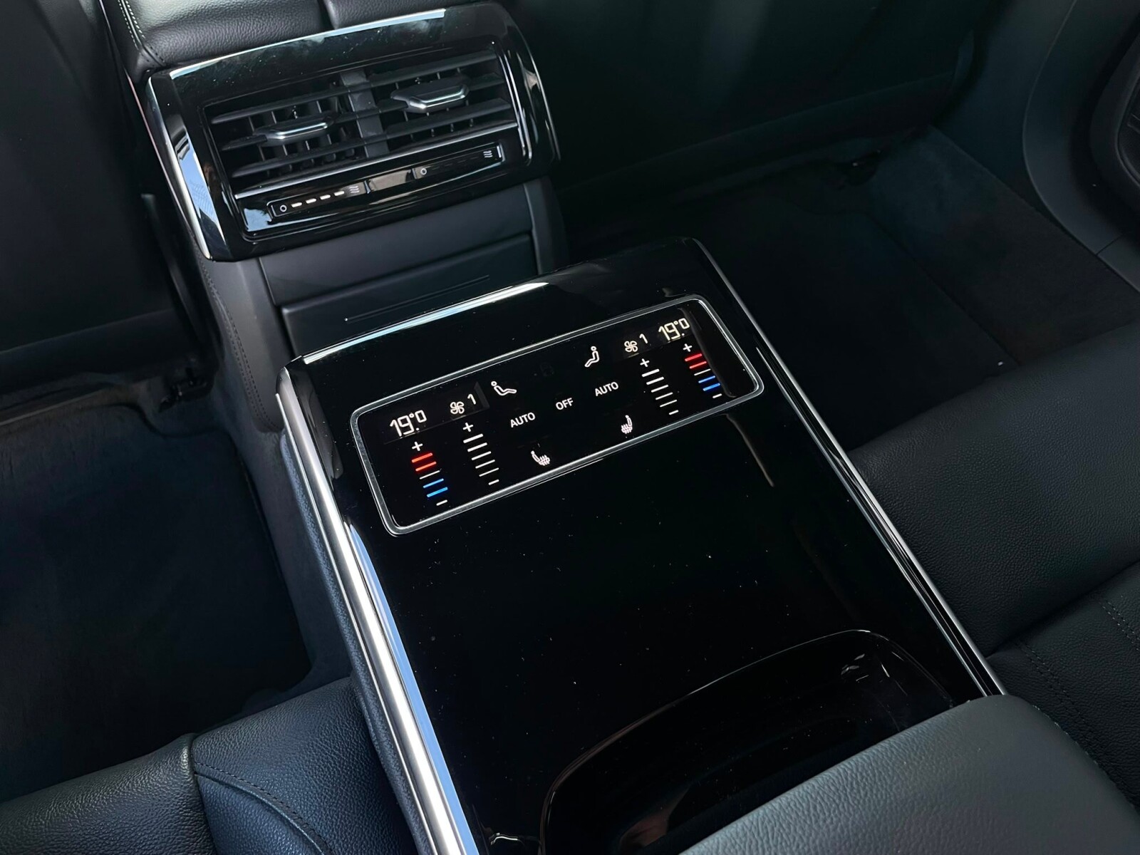 Audi A8 - zdjęcie 13