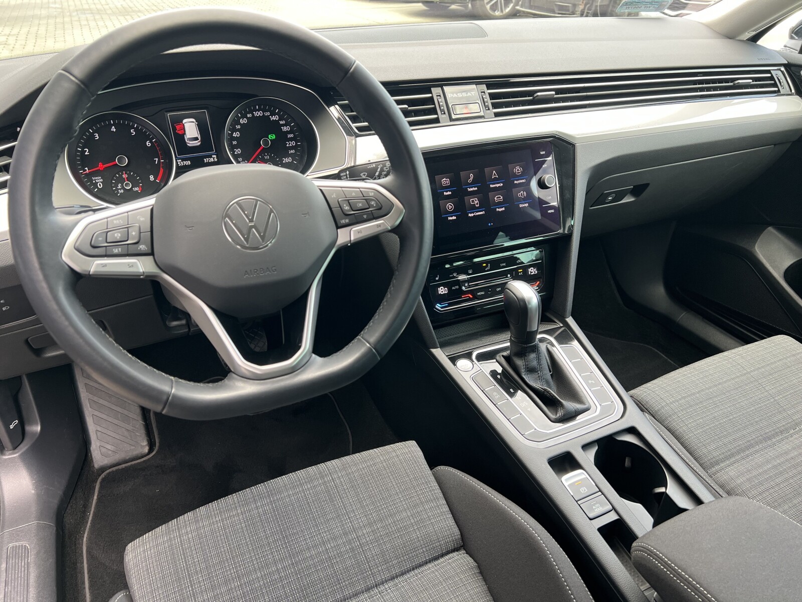 Volkswagen Passat Variant - zdjęcie 11