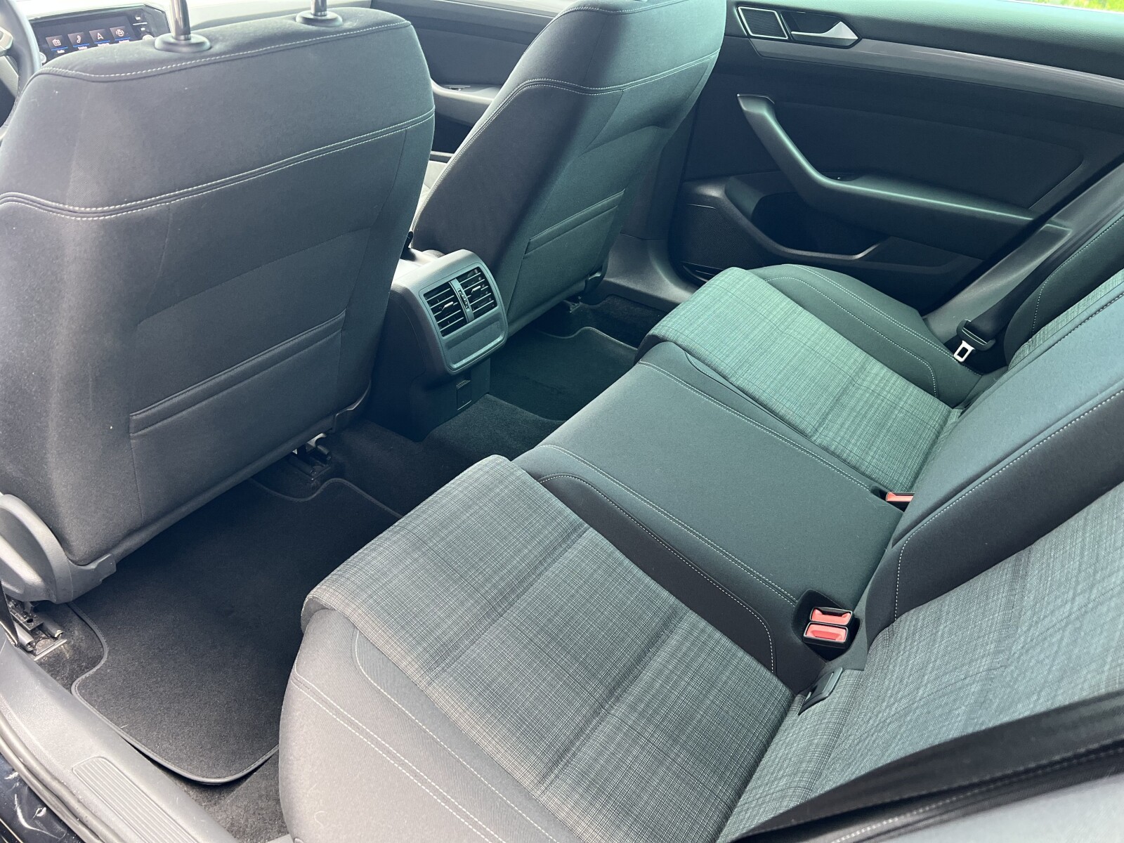Volkswagen Passat Variant - zdjęcie 27