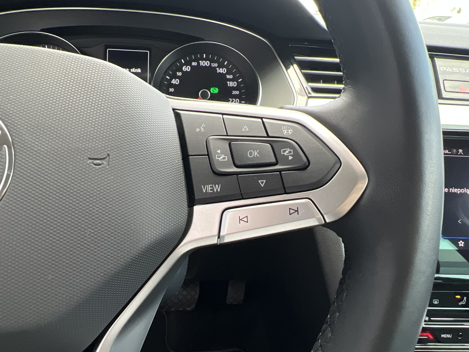 Volkswagen Passat Variant - zdjęcie 25