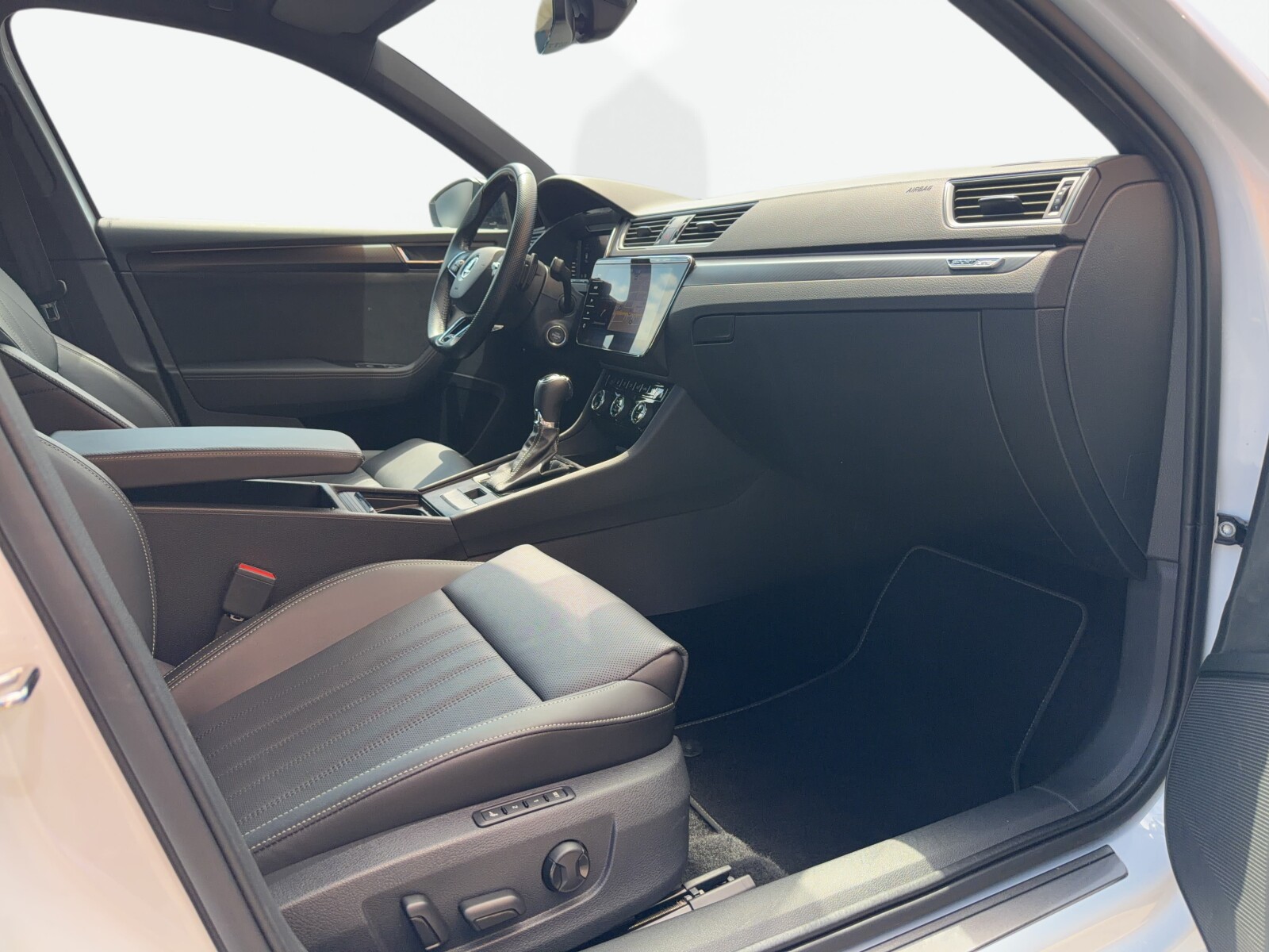Škoda Superb - zdjęcie 40
