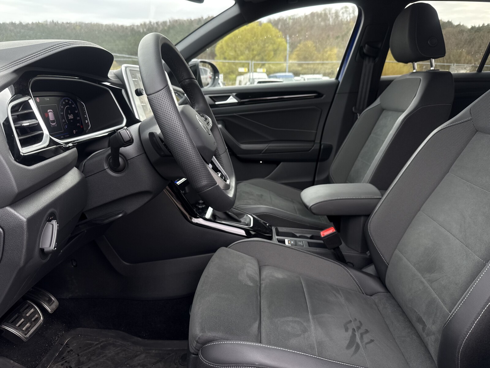 Volkswagen T-Roc - zdjęcie 10