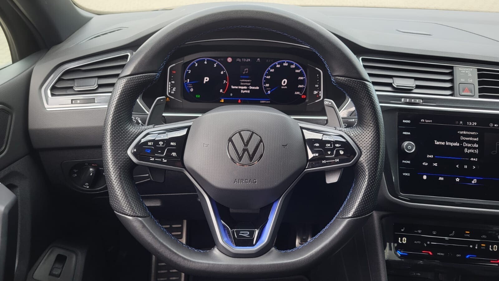 Volkswagen Tiguan - zdjęcie 18