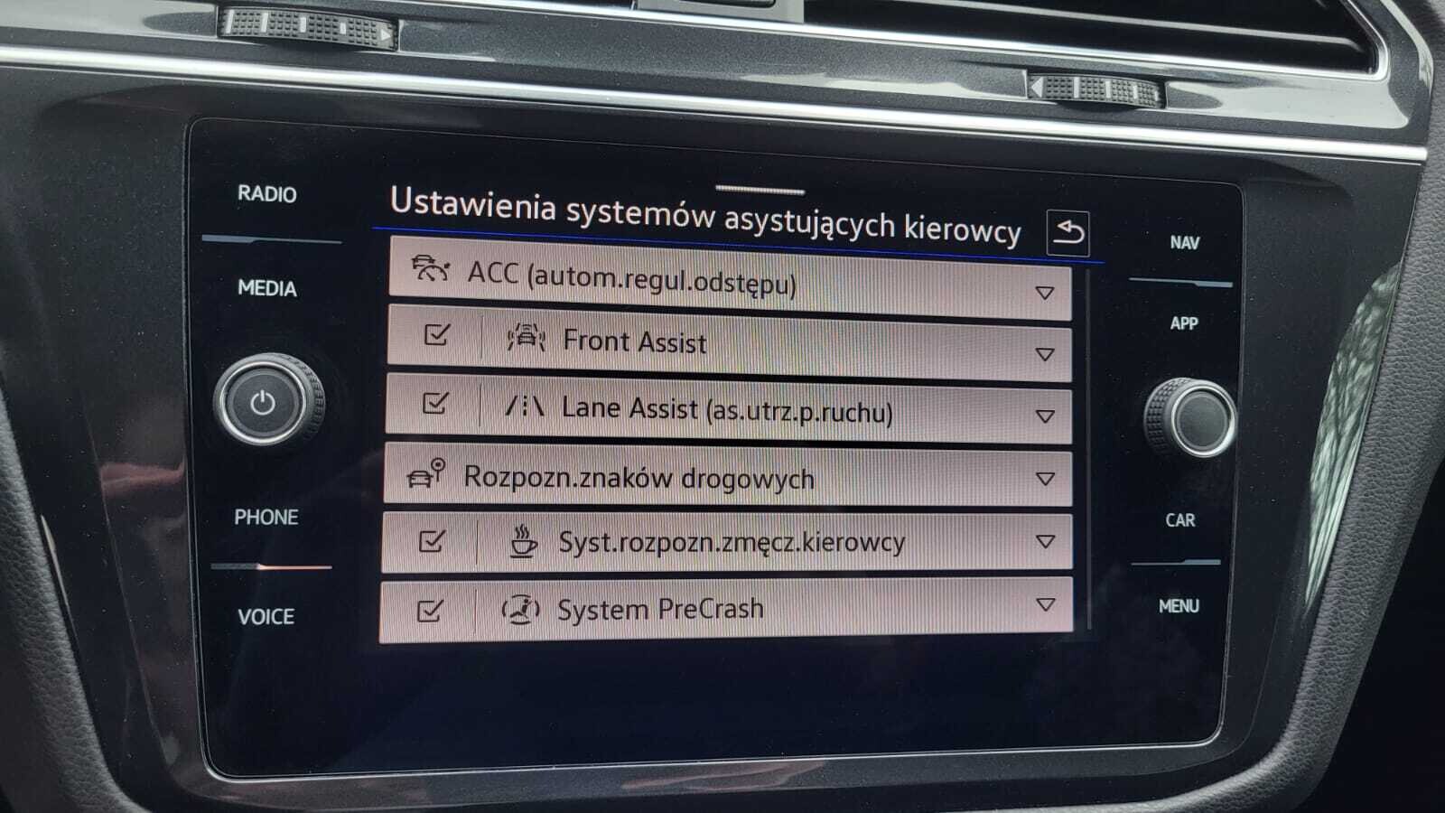 Volkswagen Tiguan - zdjęcie 29