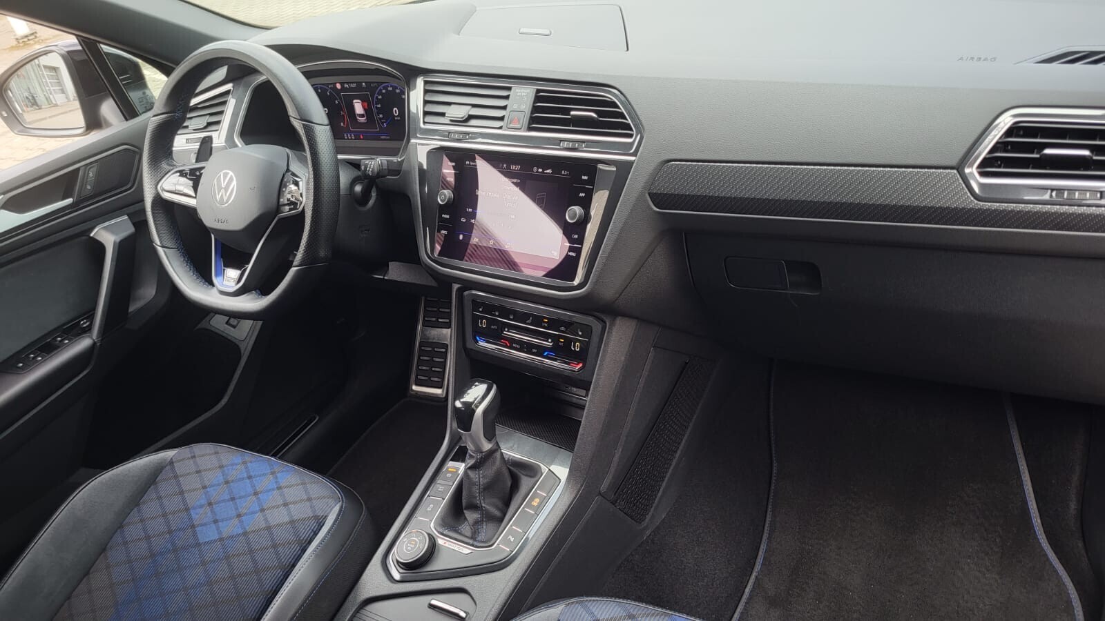 Volkswagen Tiguan - zdjęcie 15