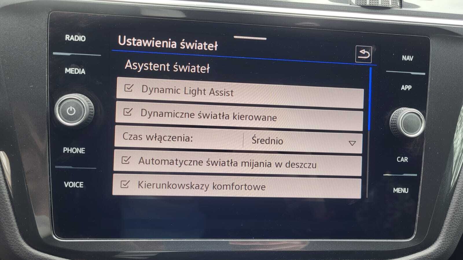 Volkswagen Tiguan - zdjęcie 32