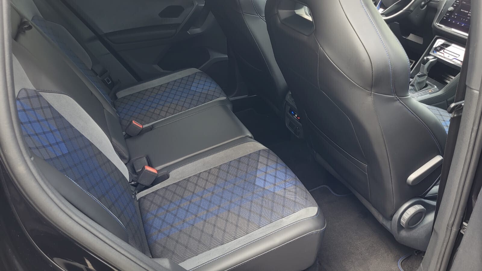 Volkswagen Tiguan - zdjęcie 14
