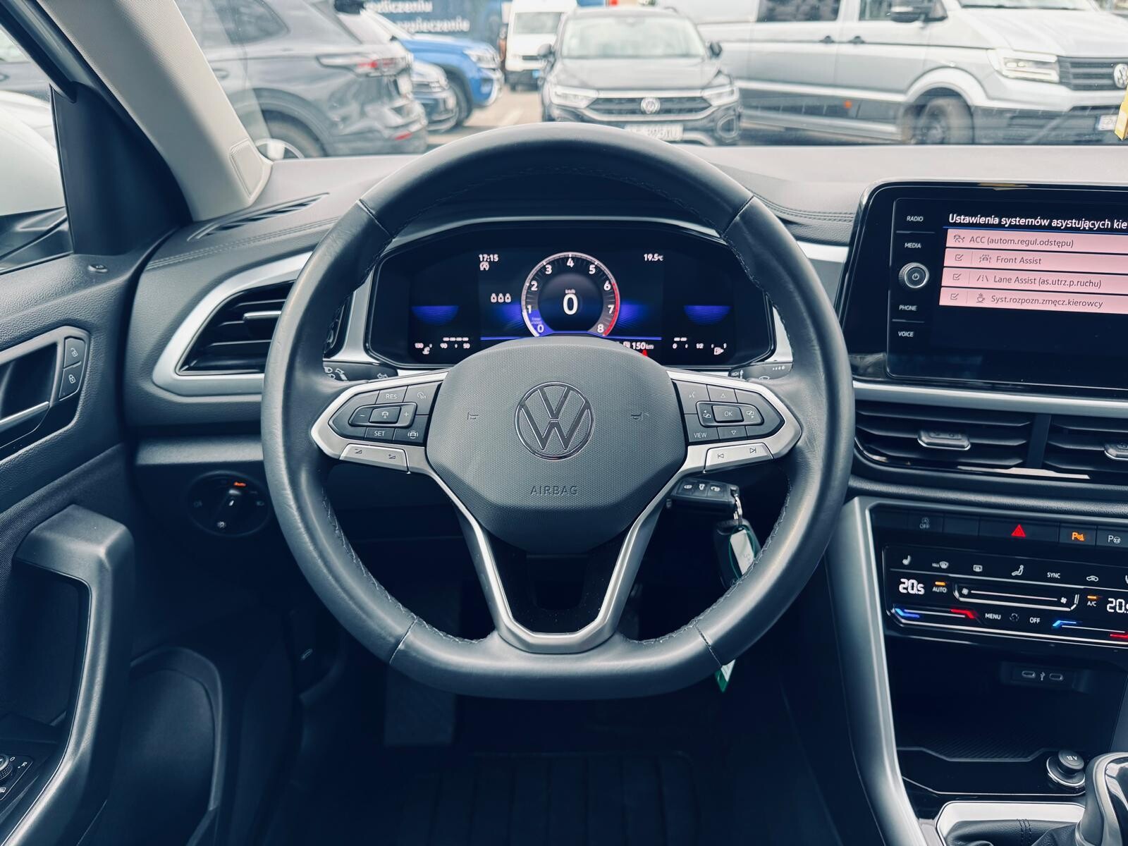 Volkswagen T-Roc - zdjęcie 19
