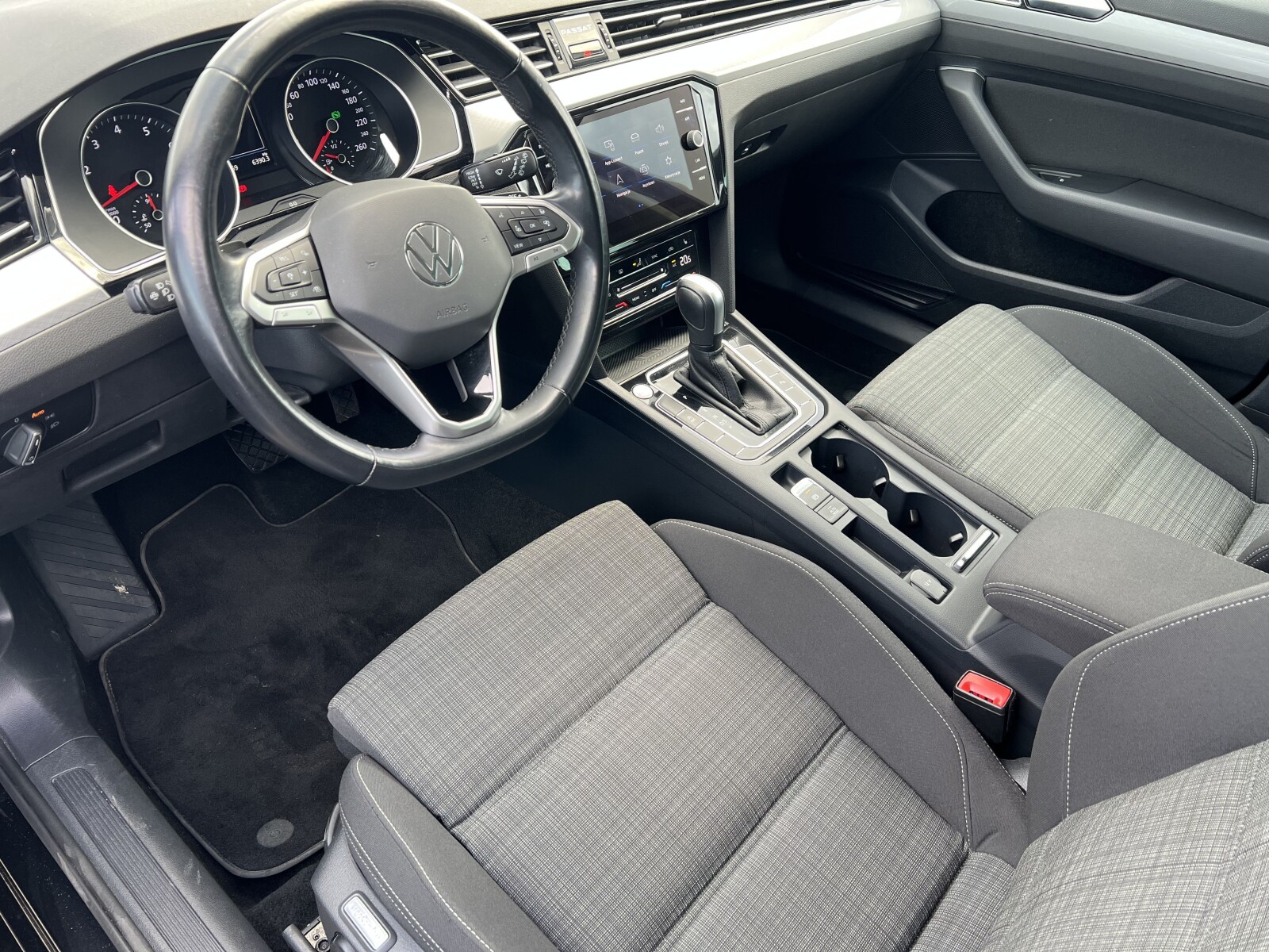 Volkswagen Passat Variant - zdjęcie 10