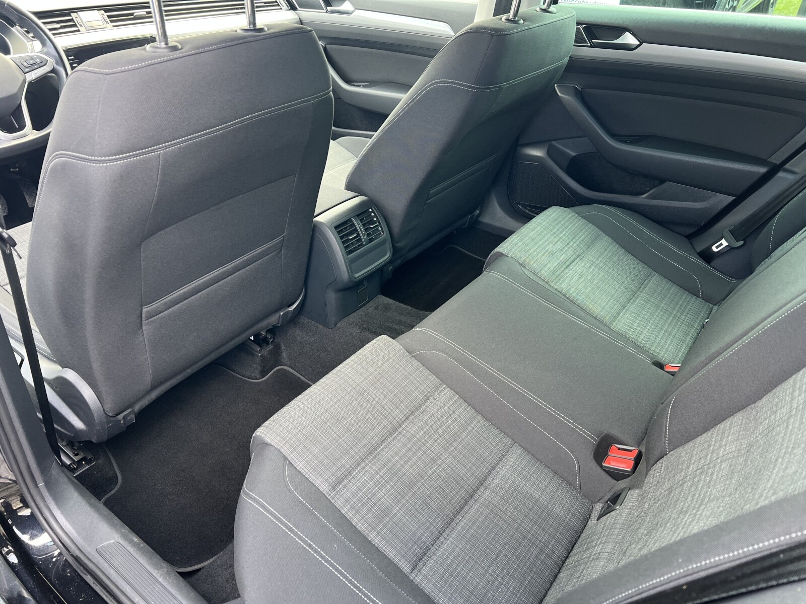 Volkswagen Passat Variant - zdjęcie 28