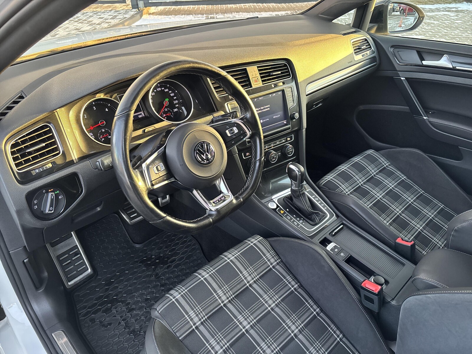 Volkswagen Golf - zdjęcie 9