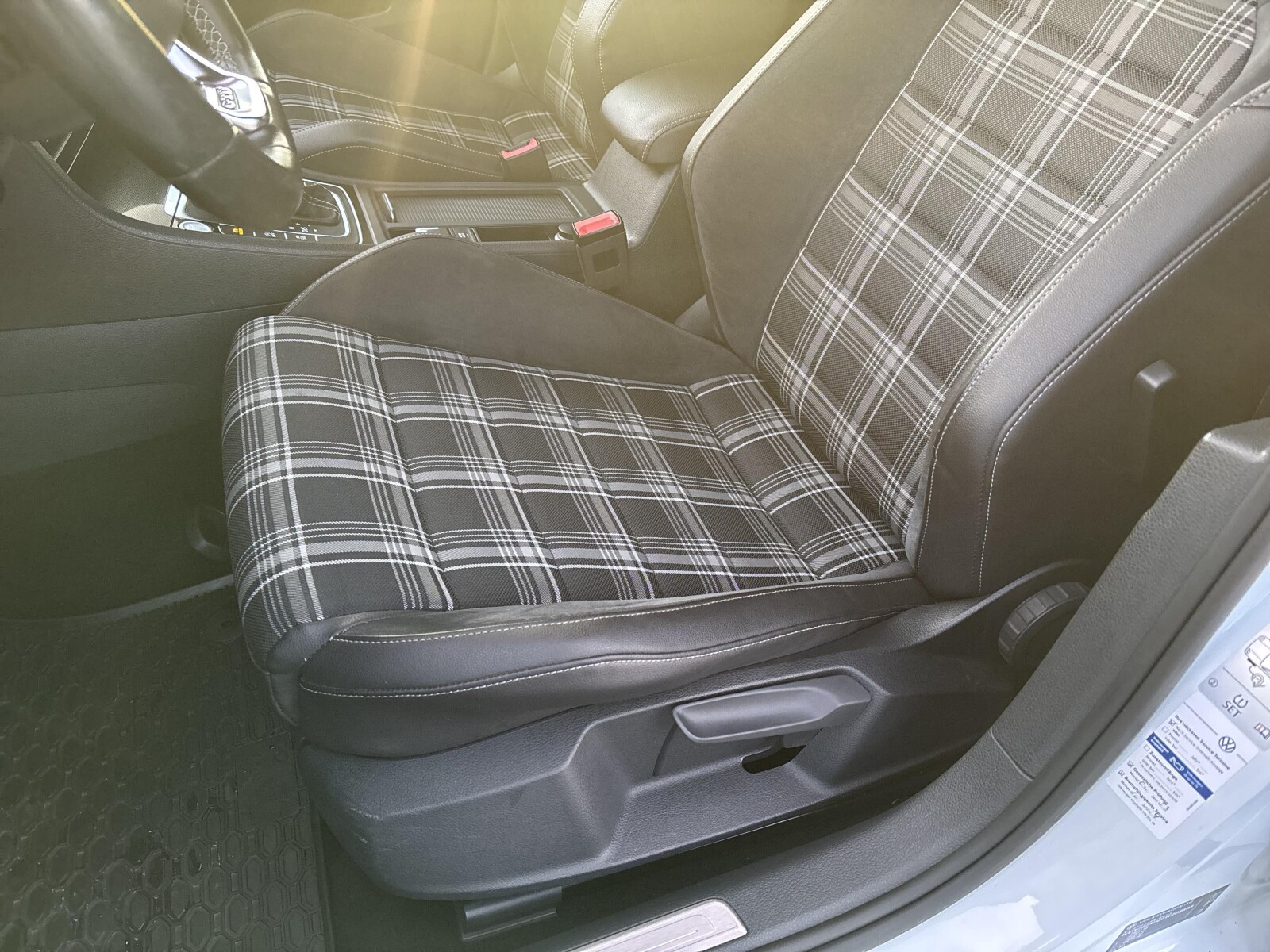 Volkswagen Golf - zdjęcie 12