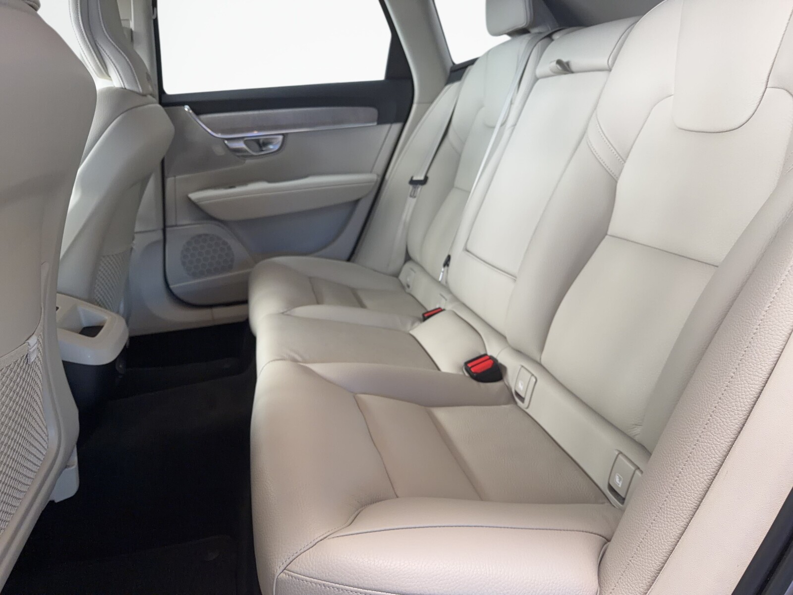 Volvo V90 Cross Country - zdjęcie 16