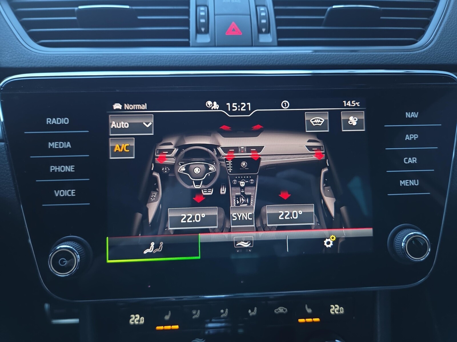 Škoda Superb Combi - zdjęcie 23