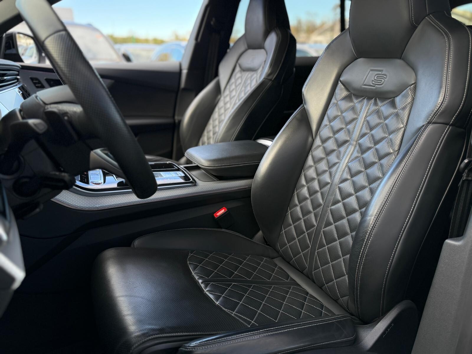 Audi SQ8 - zdjęcie 18